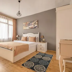 Old Town Deluxe Flats Апарт-отель